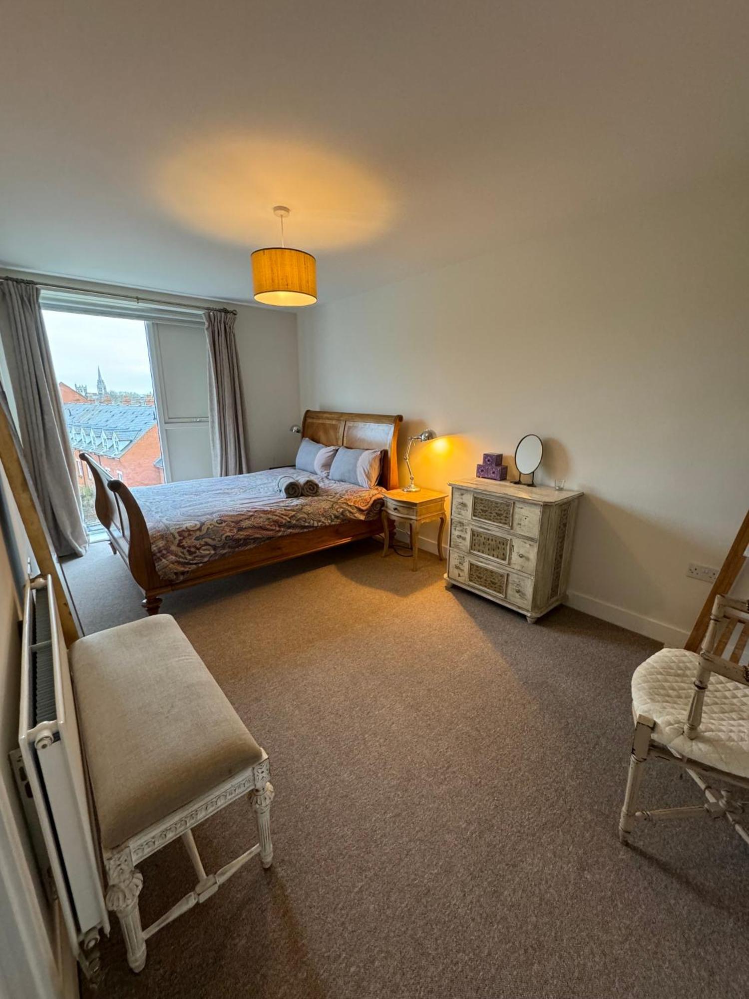 Cosy With 2 Bedrooms Apartment *